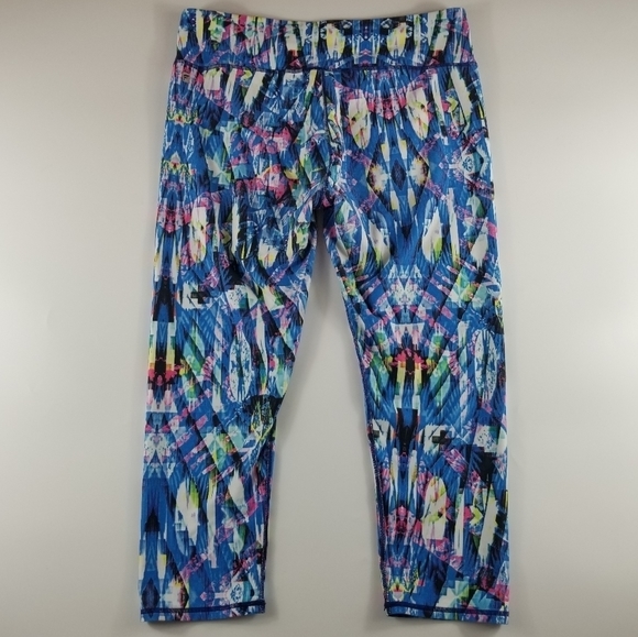Fabletics Salar Capri in Reef Print, size Large. - Picture 2 of 9